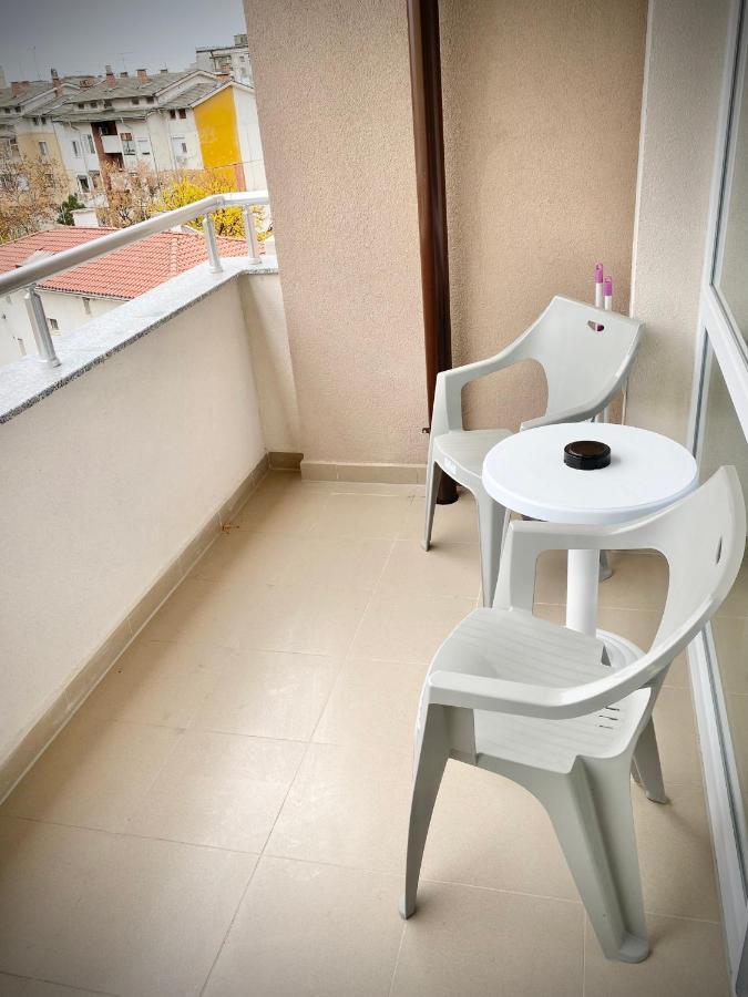 Art Apartment For 4 People Free Parking & Wifi Stara Zagora Esterno foto